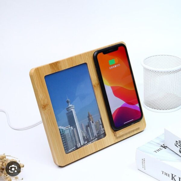 Photo frame and wireless charger